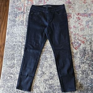 Gently worn Old Navy Rockstar low-rise Taiille Basse skinny jeans